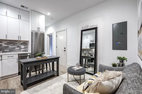 $2,250 | 256 15th Street Southeast, Unit 3, Washington, DC 20003