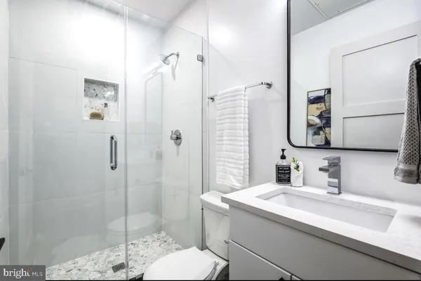 $2,250 | 256 15th Street Southeast, Unit 3, Washington, DC 20003