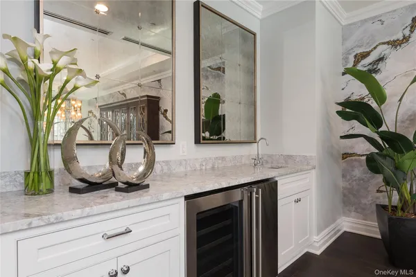$4,295,000 | 3000 Royal Court, Unit 3211, North Hills, NY 11040
