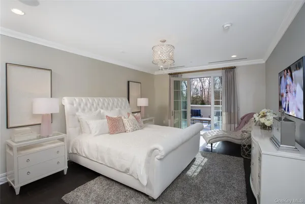 $4,295,000 | 3000 Royal Court, Unit 3211, North Hills, NY 11040