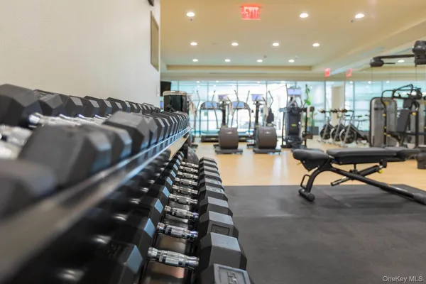$4,295,000 | 3000 Royal Court, Unit 3211, North Hills, NY 11040