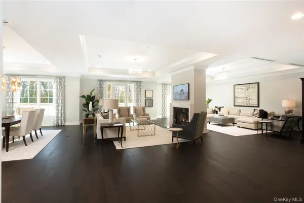 $4,295,000 | 3000 Royal Court, Unit 3211, North Hills, NY 11040