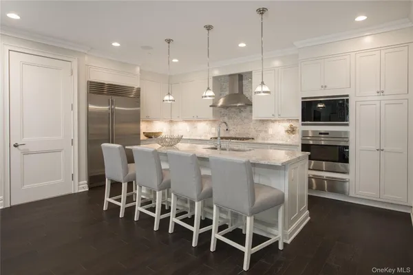 $4,295,000 | 3000 Royal Court, Unit 3211, North Hills, NY 11040