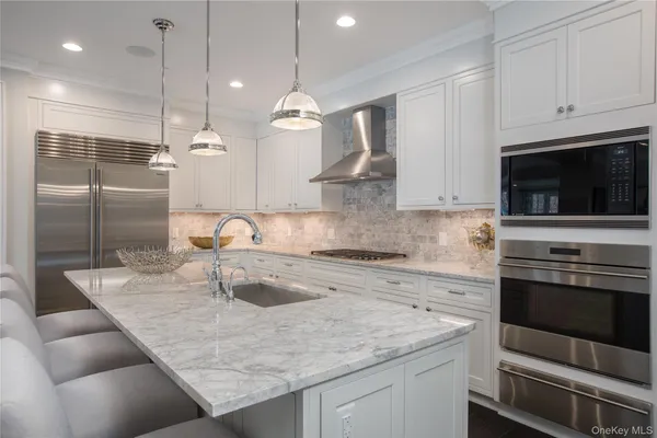 $4,295,000 | 3000 Royal Court, Unit 3211, North Hills, NY 11040