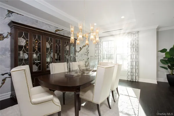 $4,295,000 | 3000 Royal Court, Unit 3211, North Hills, NY 11040