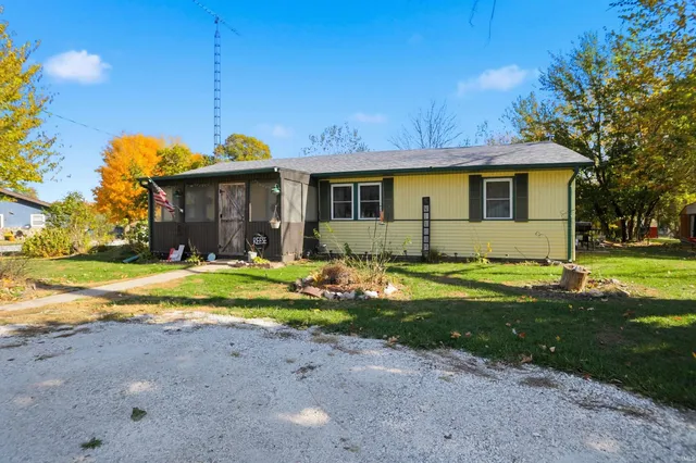 $99,900 | 301 South Adams Street, West Lebanon, IN 47991