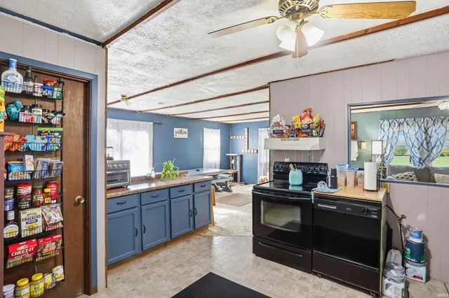 $99,900 | 301 South Adams Street, West Lebanon, IN 47991