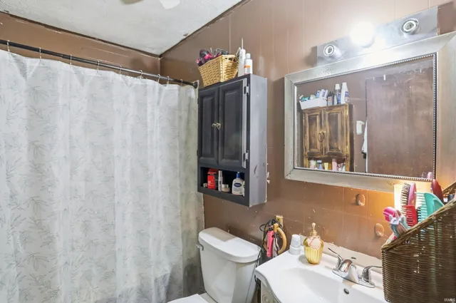 $99,900 | 301 South Adams Street, West Lebanon, IN 47991