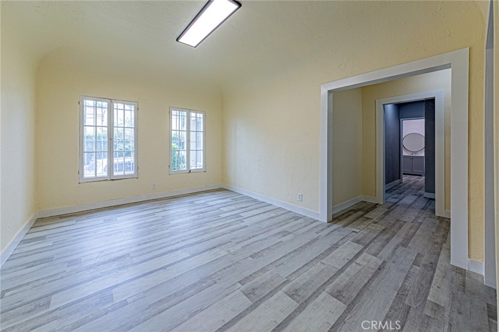 5355 West 8th Street Los Angeles, CA 90036 - Photo 27 of 32 an empty room with wooden floor and windows