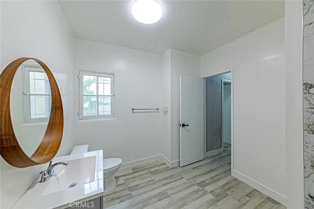 5355 West 8th Street Los Angeles, CA 90036 - Photo 29 of 32 an entryway with wooden floor a mirror
