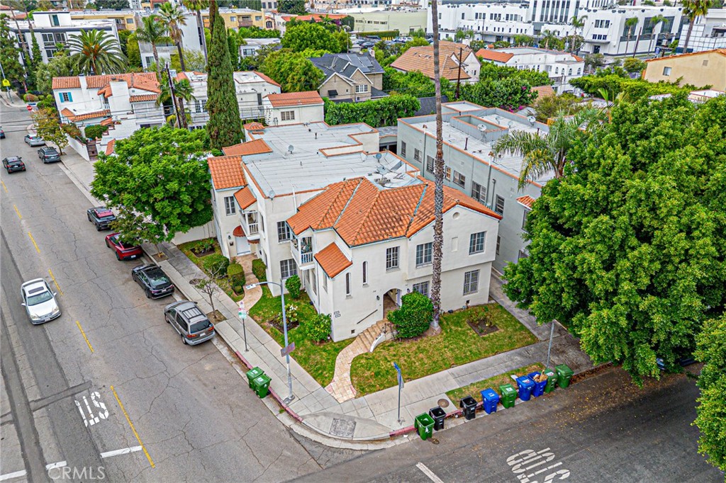5355 West 8th Street Los Angeles, CA 90036 - Photo 5 of 32 an aerial view of a house