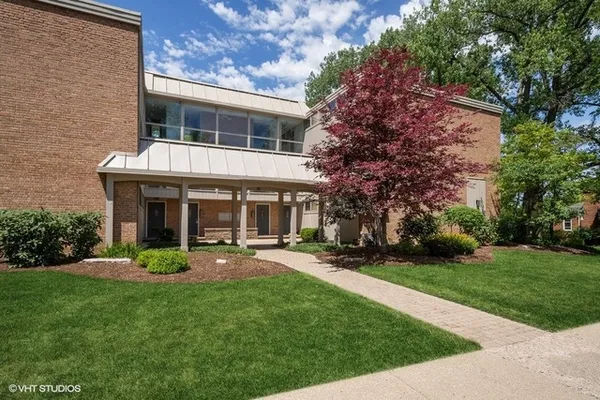 $245,000 | 620 South Hough Street, Unit K, Barrington, IL 60010