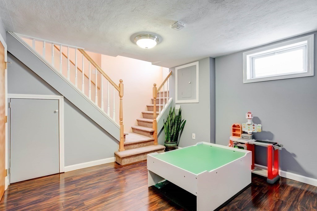 444 South Border Road Winchester, MA 01890 - Photo 16 of 36