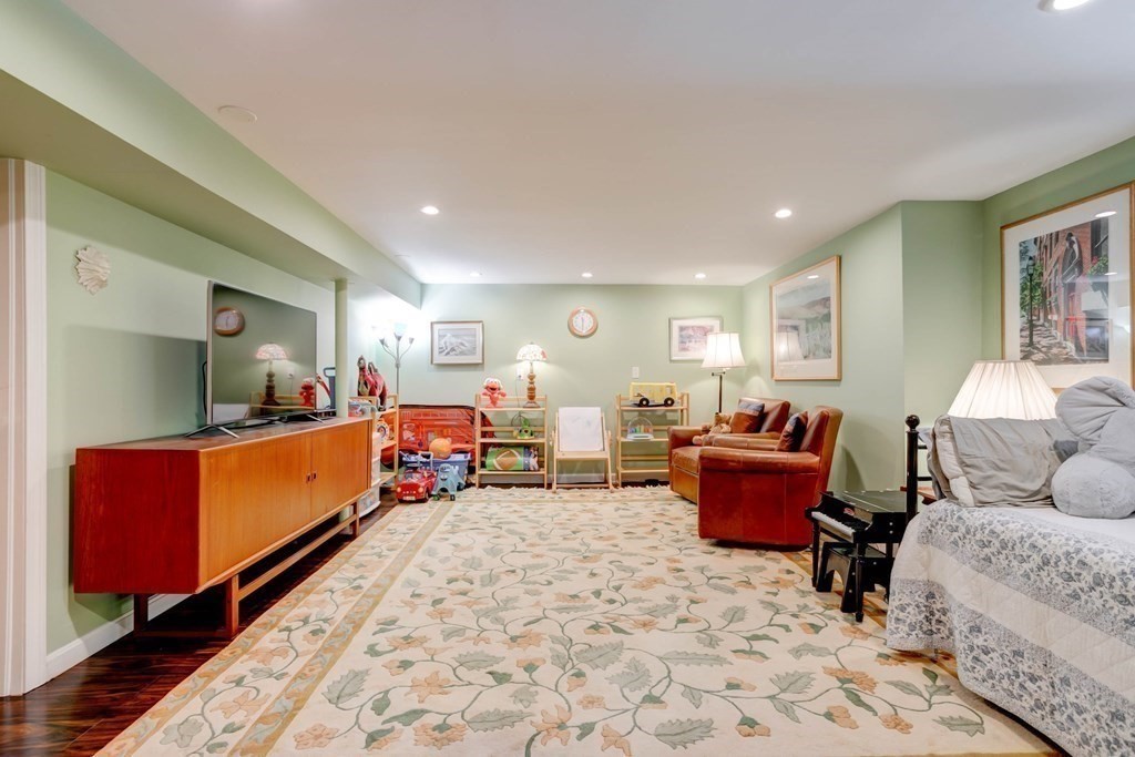 444 South Border Road Winchester, MA 01890 - Photo 17 of 36