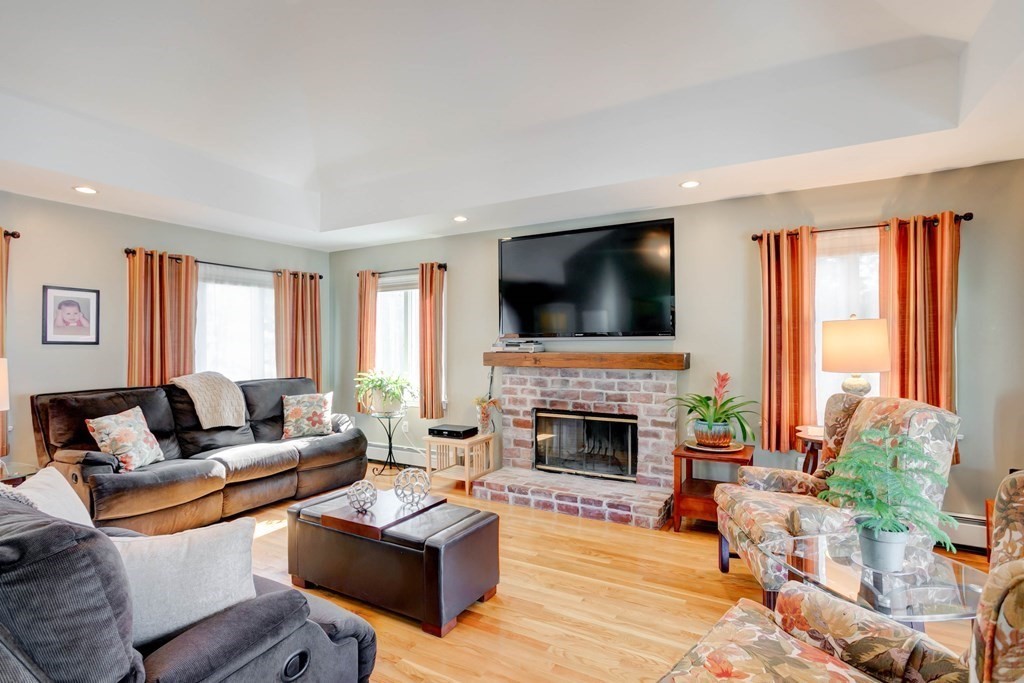 444 South Border Road Winchester, MA 01890 - Photo 3 of 36