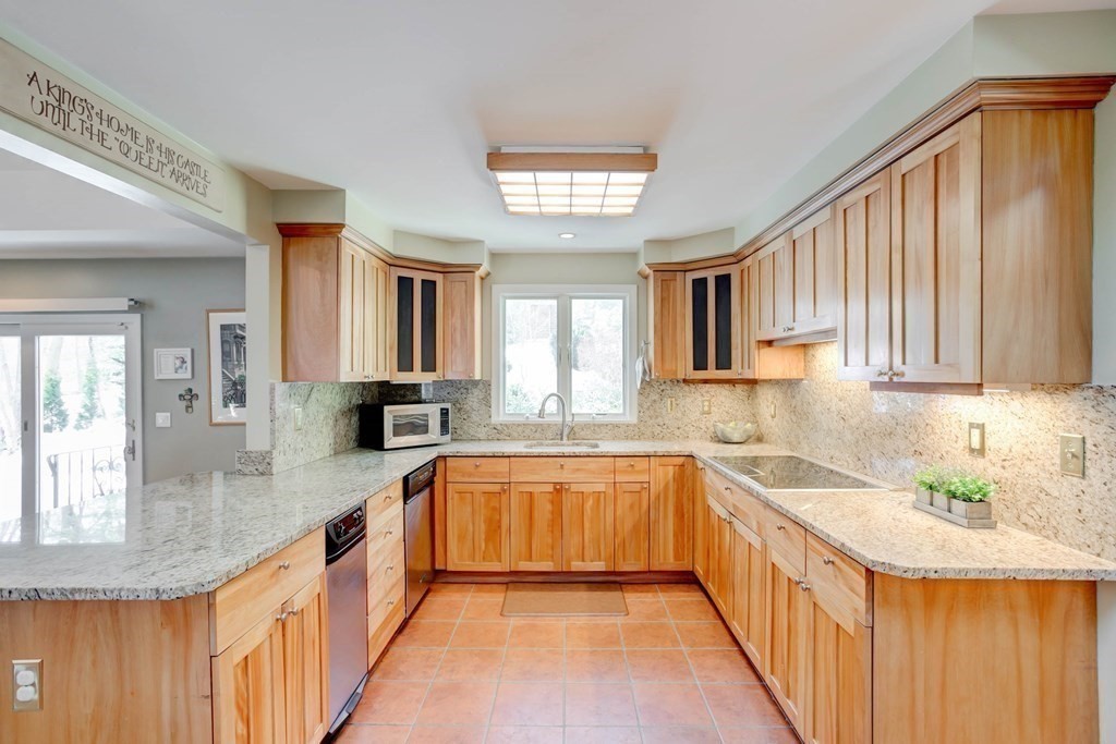 444 South Border Road Winchester, MA 01890 - Photo 5 of 36