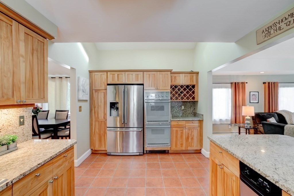 444 South Border Road Winchester, MA 01890 - Photo 6 of 36