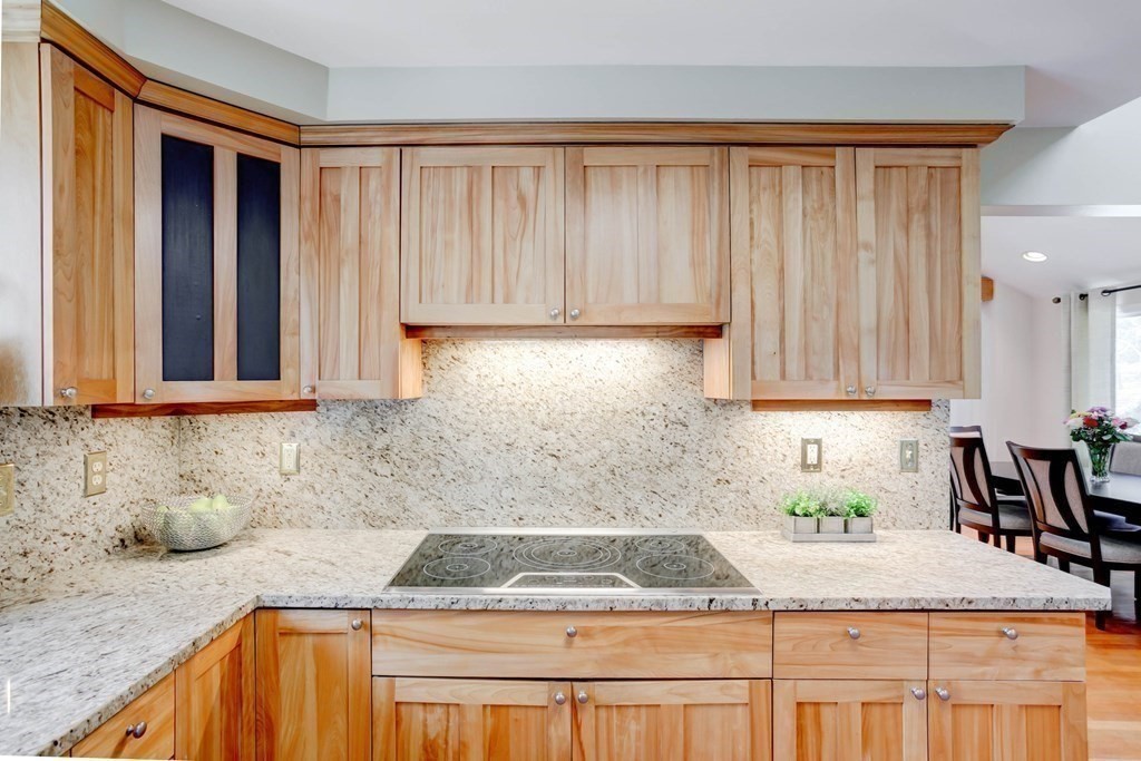 444 South Border Road Winchester, MA 01890 - Photo 7 of 36