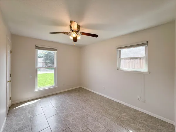 $1,800 | 506 Avondale Lane, Friendswood, TX 77546