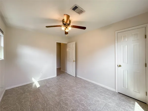 $1,800 | 506 Avondale Lane, Friendswood, TX 77546
