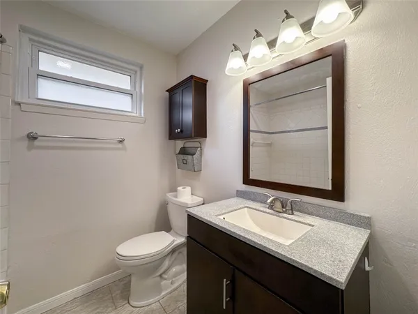 $1,800 | 506 Avondale Lane, Friendswood, TX 77546