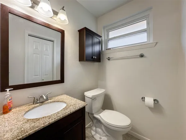 $1,800 | 506 Avondale Lane, Friendswood, TX 77546