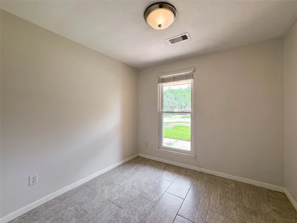 $1,800 | 506 Avondale Lane, Friendswood, TX 77546