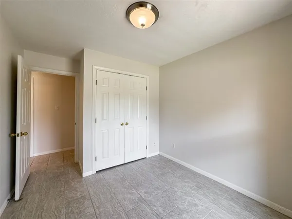 $1,800 | 506 Avondale Lane, Friendswood, TX 77546