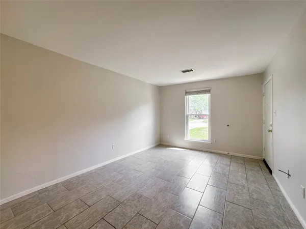 $1,800 | 506 Avondale Lane, Friendswood, TX 77546