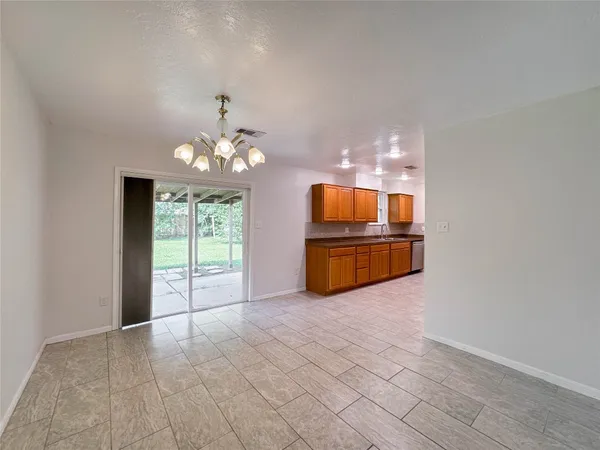$1,800 | 506 Avondale Lane, Friendswood, TX 77546