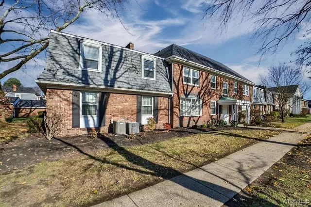 $184,900 | 1370 Maple Road, Unit 1, Amherst, NY 14221