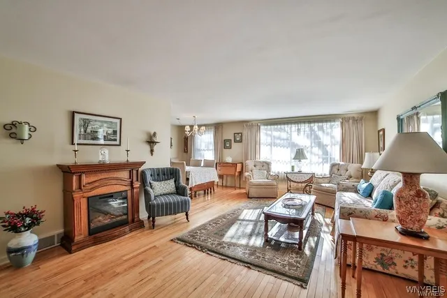 $184,900 | 1370 Maple Road, Unit 1, Amherst, NY 14221