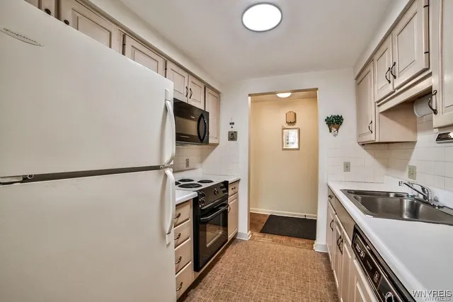 $184,900 | 1370 Maple Road, Unit 1, Amherst, NY 14221