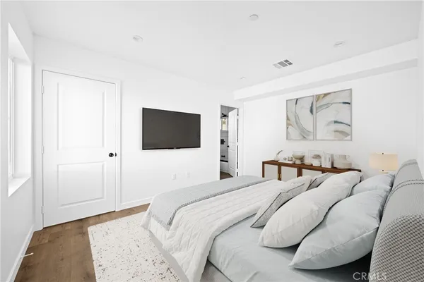$3,795 | 6832 Hazeltine Avenue, Unit 1, Van Nuys, CA 91405