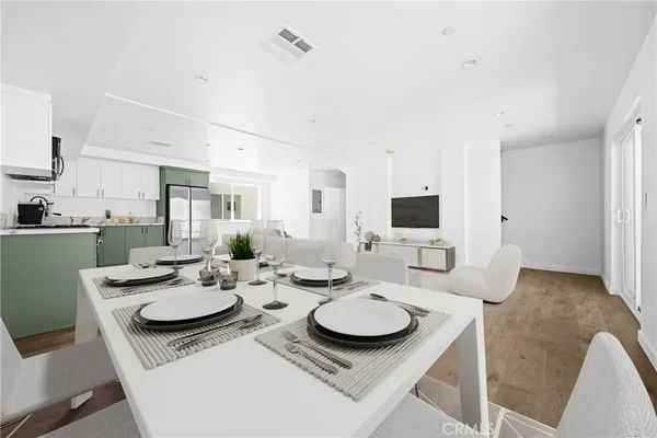 $3,795 | 6832 Hazeltine Avenue, Unit 1, Van Nuys, CA 91405