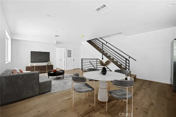 $3,795 | 6832 Hazeltine Avenue, Unit 1, Van Nuys, CA 91405