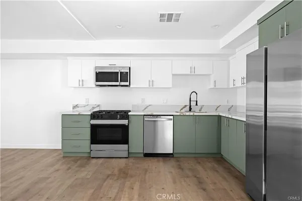 $3,795 | 6832 Hazeltine Avenue, Unit 1, Van Nuys, CA 91405