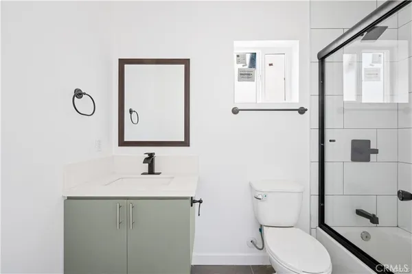 $3,795 | 6832 Hazeltine Avenue, Unit 1, Van Nuys, CA 91405