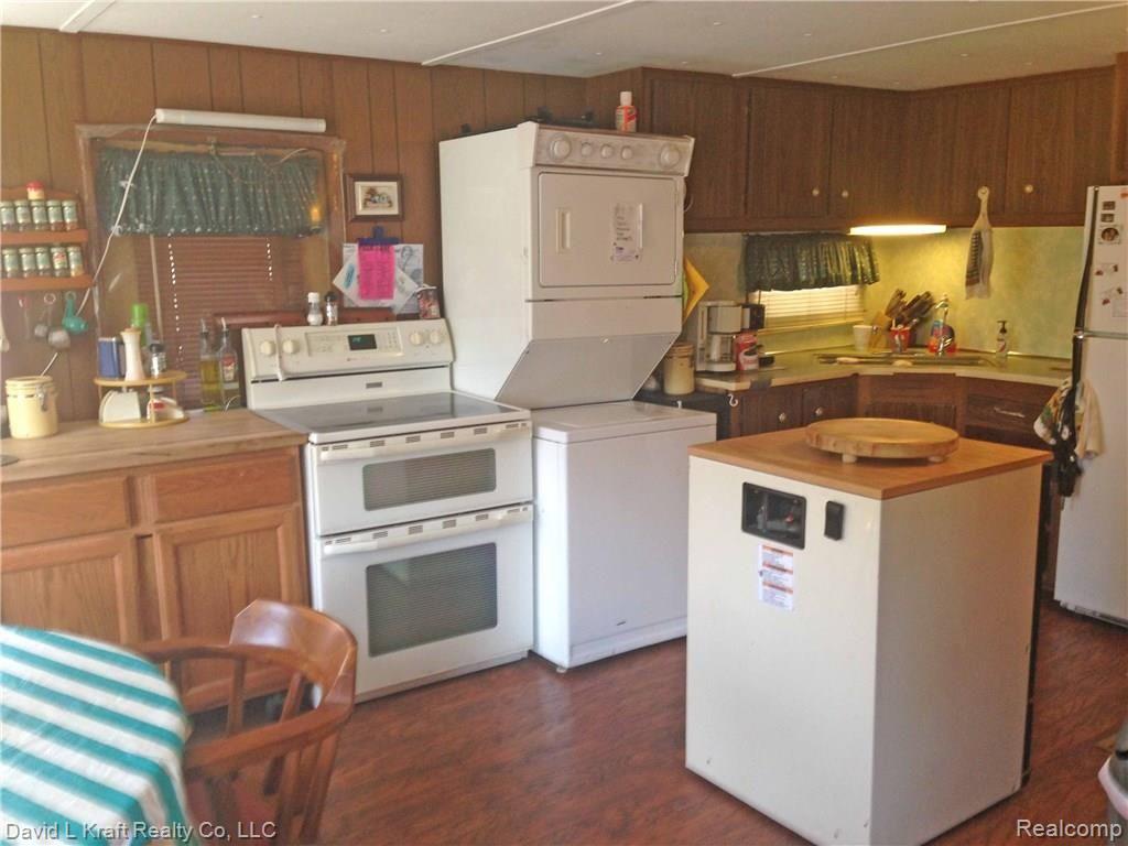 4389 Old Sand Road Caseville, MI 48725 - Photo 4 of 11 4389OldTrailKitch.jpg