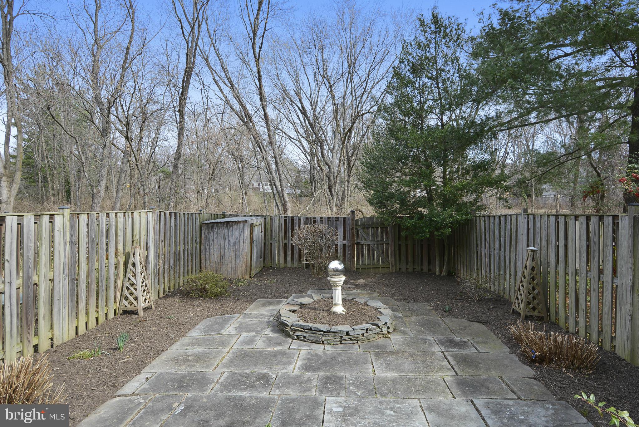 924 Moorefield Creek Road Southwest Vienna, VA 22180 - Photo 25 of 30 Large fenced yard