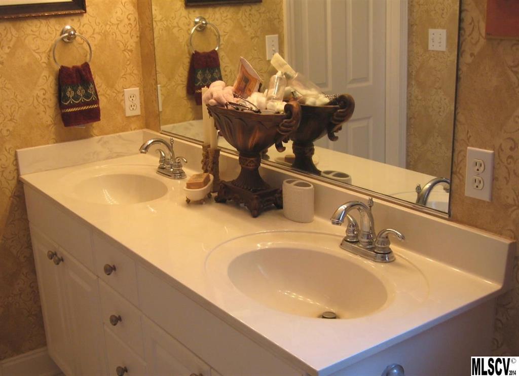 1814 Piper's Ridge Circle Northwest Conover, NC 28613 - Photo 8 of 24 Gallery Image 8