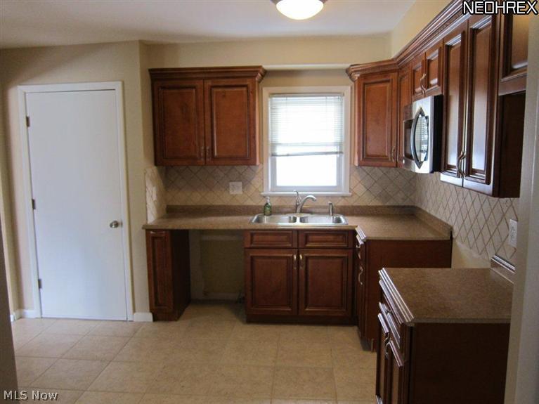 6444 Longridge Road Cleveland, OH 44124 - Photo 3 of 18