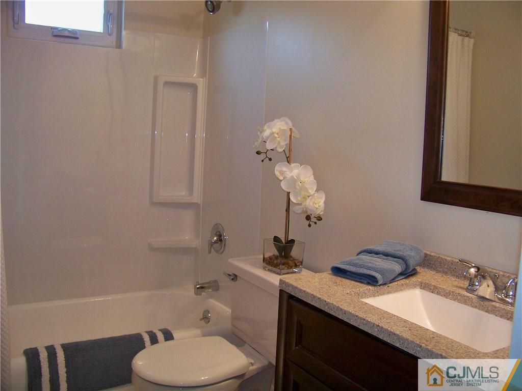 975 Ridgewood Avenue North Brunswick, NJ 08902 - Photo 14 of 22 Gallery Image 14