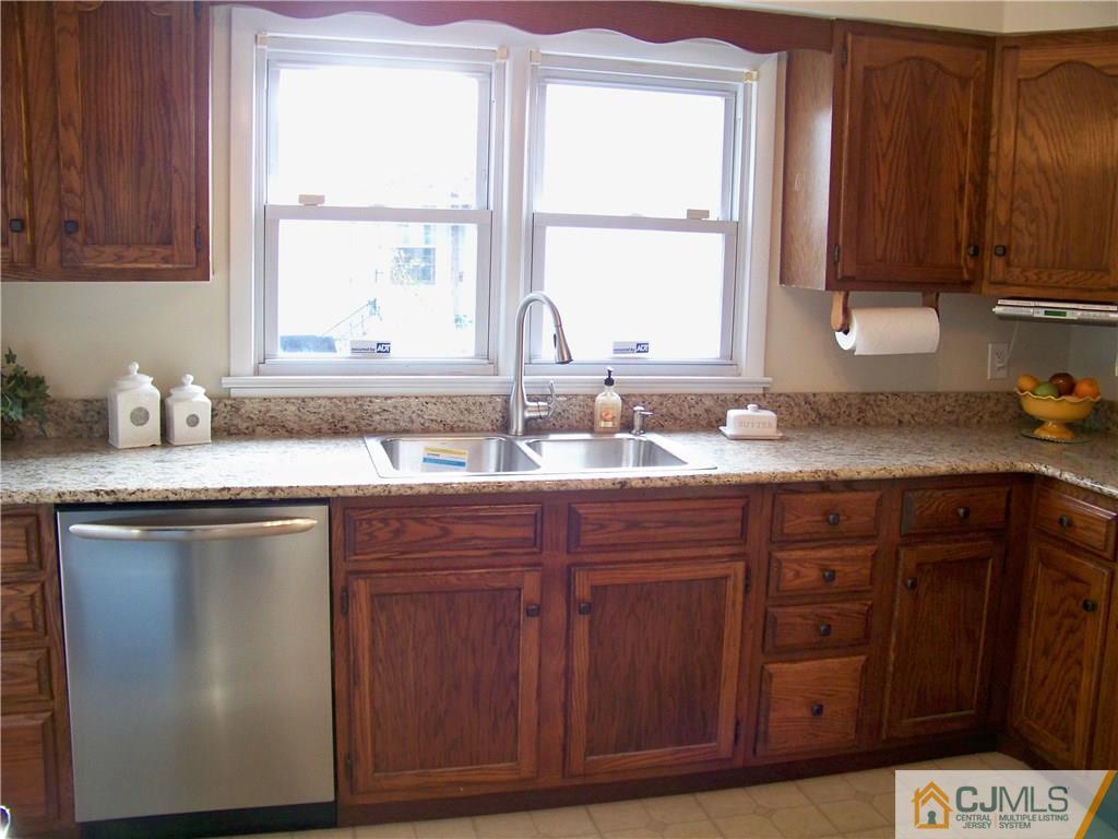 975 Ridgewood Avenue North Brunswick, NJ 08902 - Photo 6 of 22 Gallery Image 6