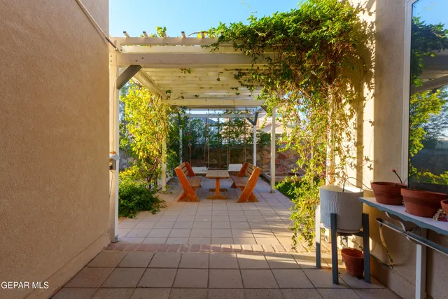 a sign that is on the side of the road