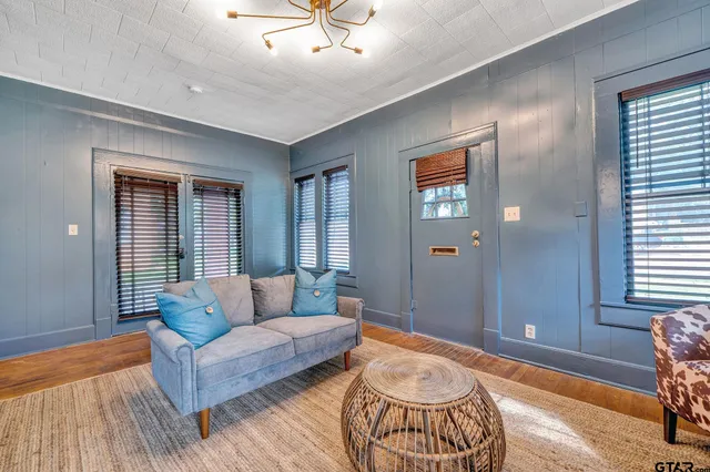 $1,595 | 301 West Houston Street, Tyler, TX 75702