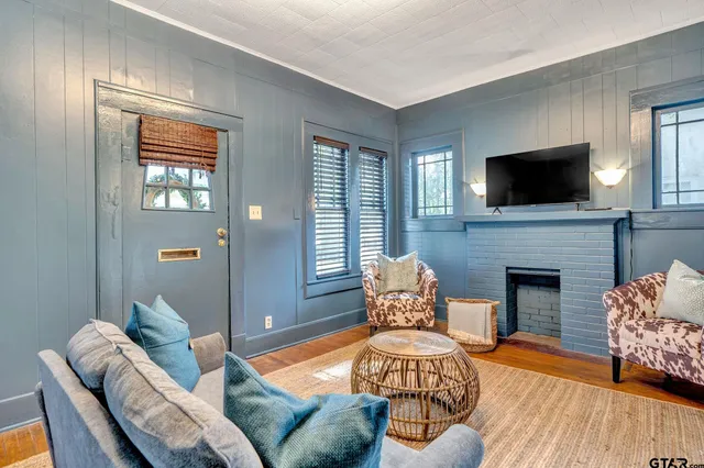 $1,595 | 301 West Houston Street, Tyler, TX 75702