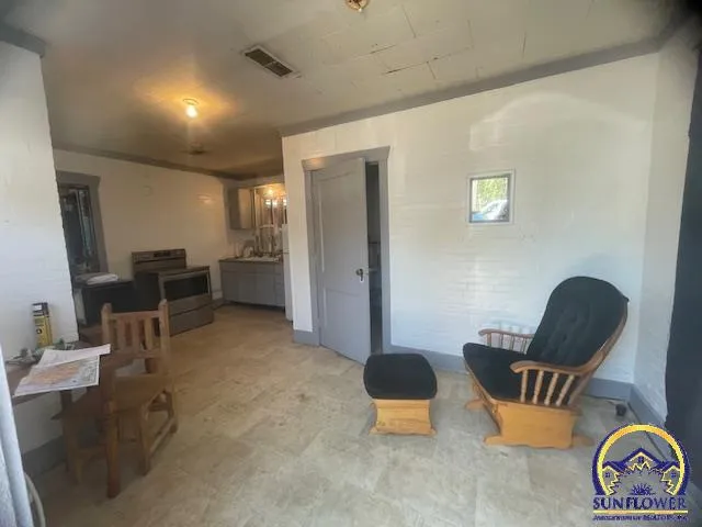 $129,900 | 1700 Southwest Buchanan Street, Topeka, KS 66604