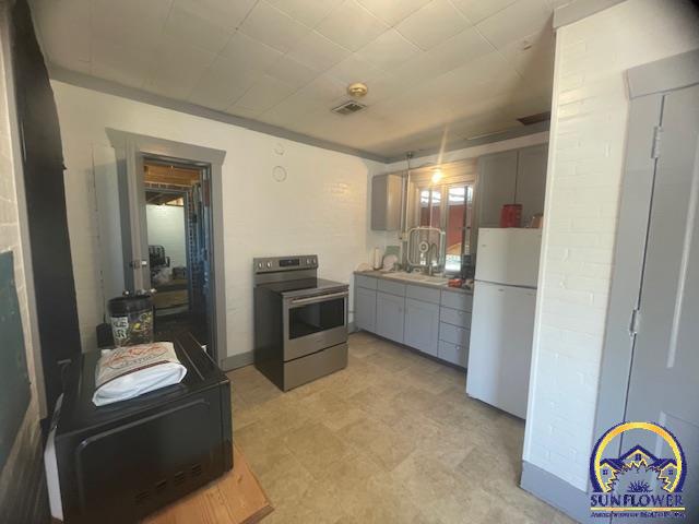 1700 Southwest Buchanan Street Topeka, KS 66604 - Photo 14 of 28 Kitchen