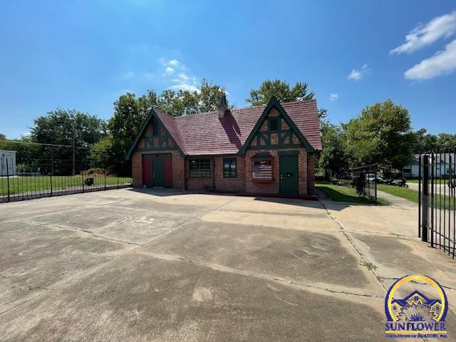 1700 Southwest Buchanan Street Topeka, KS 66604 - Photo 2 of 28